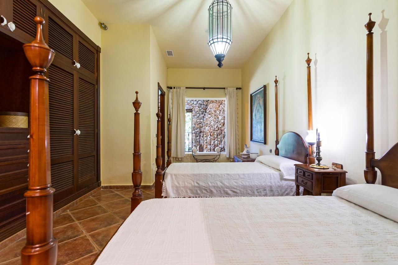 Casa Flores Con Piscina Interior Climatizada Alcaucín Eksteriør bilde