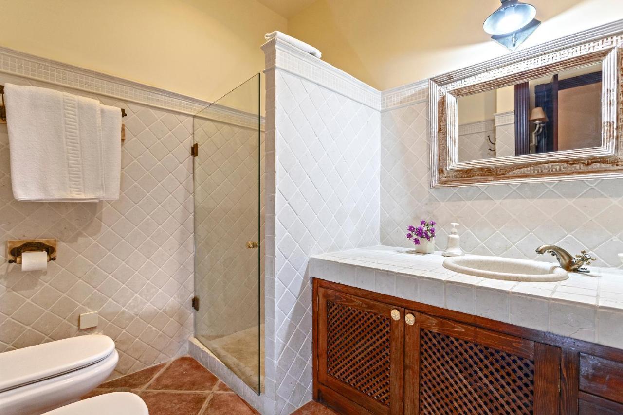 Casa Flores Con Piscina Interior Climatizada Alcaucín Eksteriør bilde