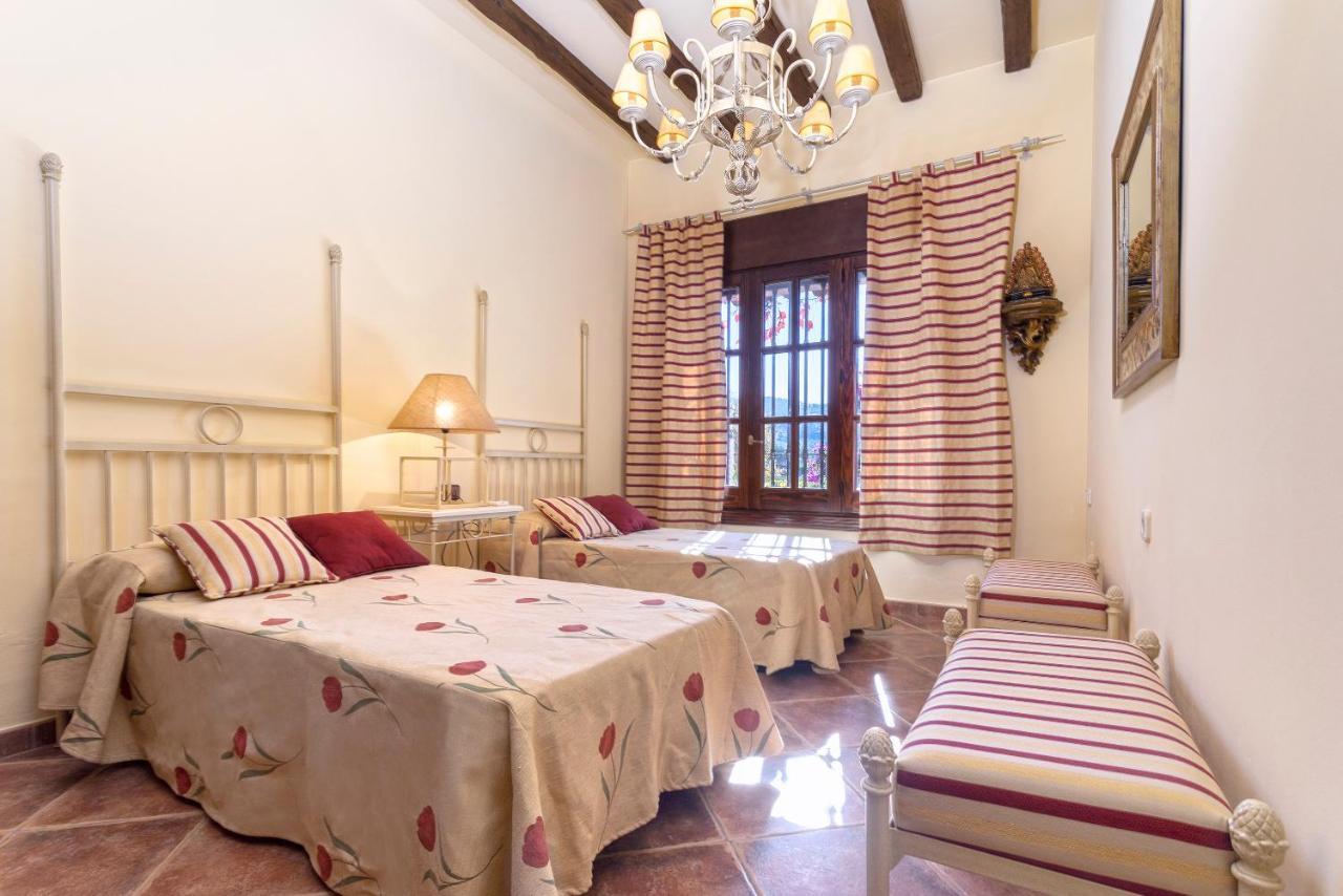 Casa Flores Con Piscina Interior Climatizada Alcaucín Eksteriør bilde