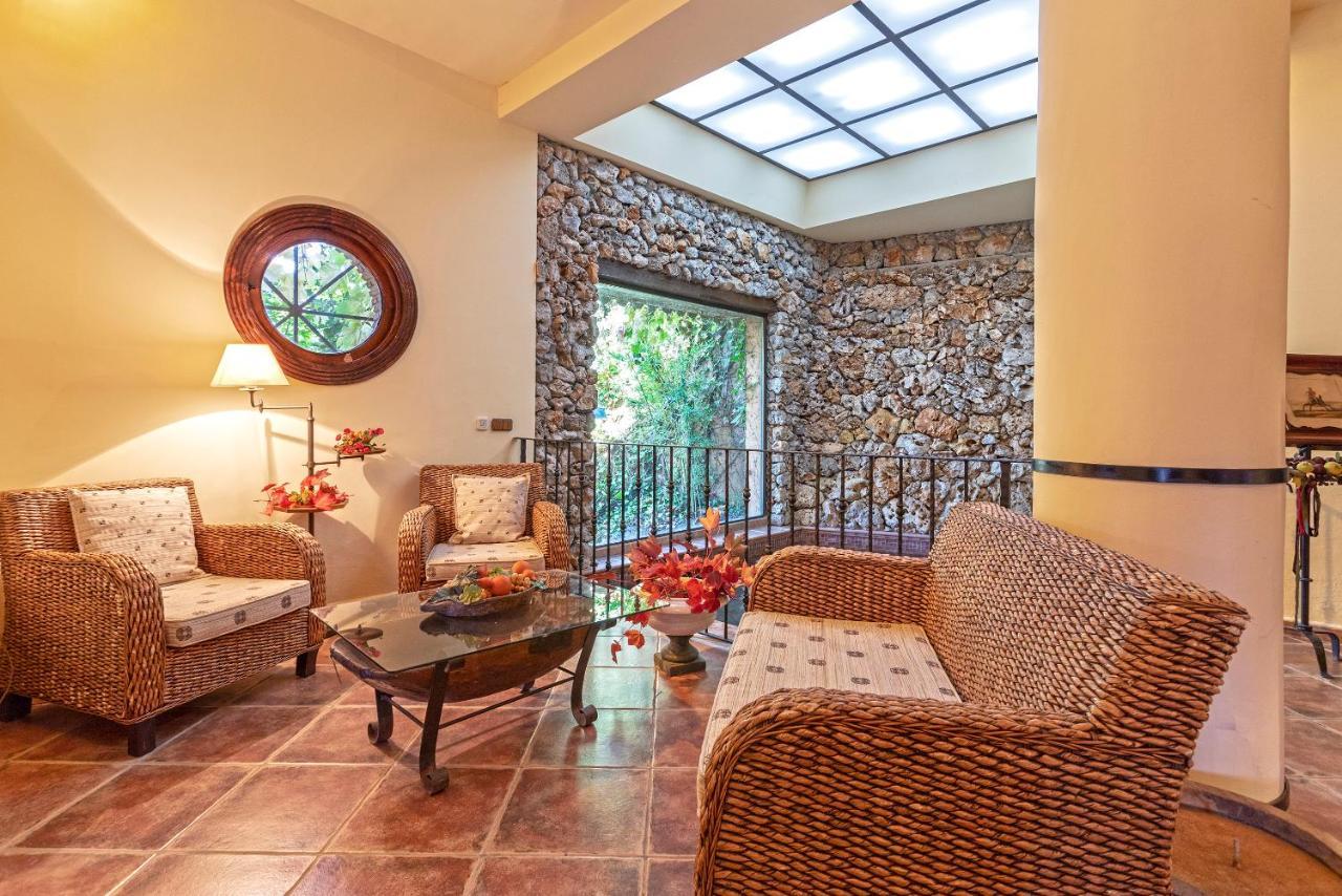 Casa Flores Con Piscina Interior Climatizada Alcaucín Eksteriør bilde
