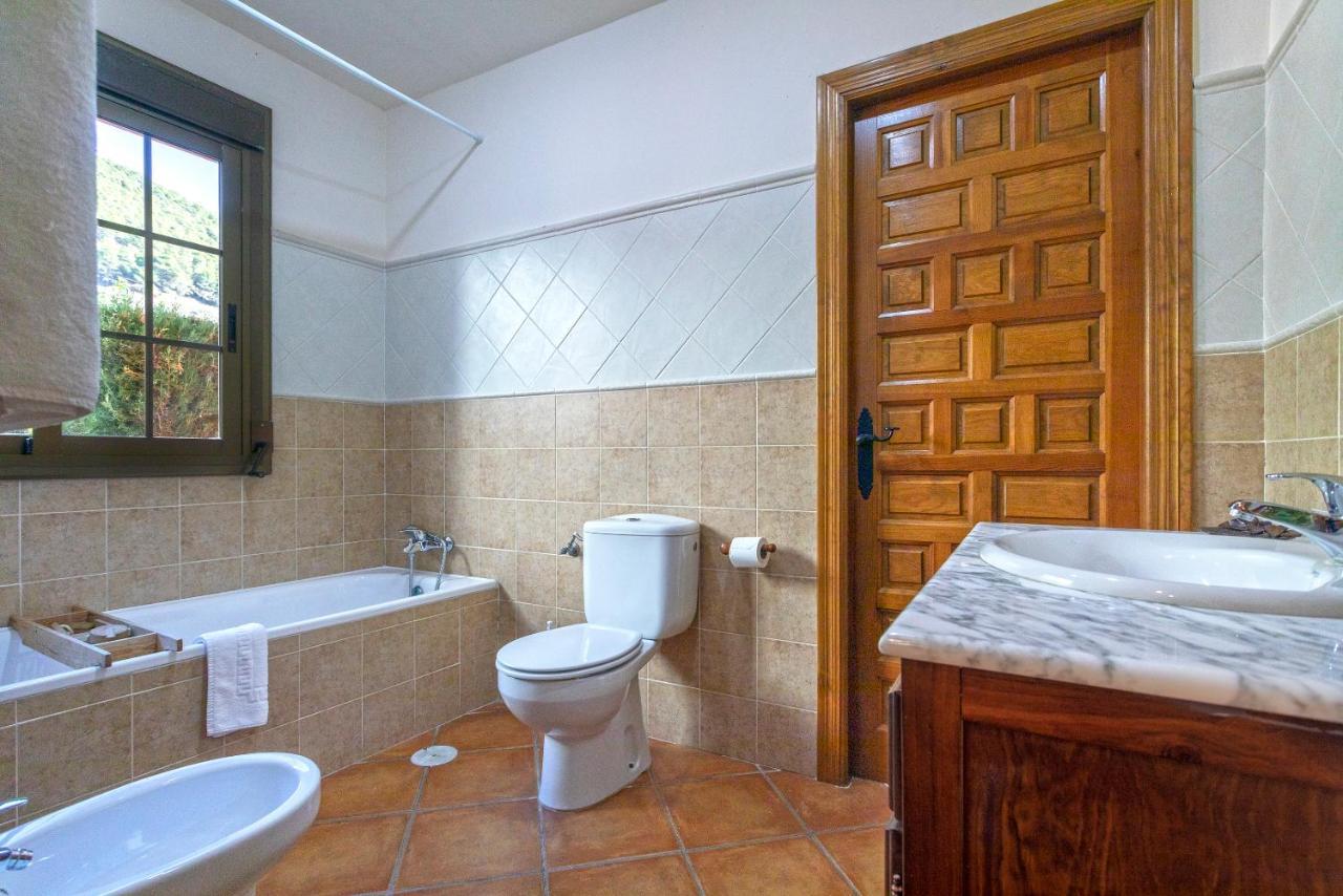 Casa Flores Con Piscina Interior Climatizada Alcaucín Eksteriør bilde