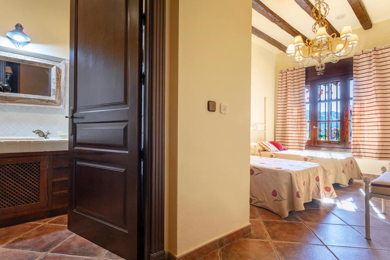 Casa Flores Con Piscina Interior Climatizada Alcaucín Eksteriør bilde