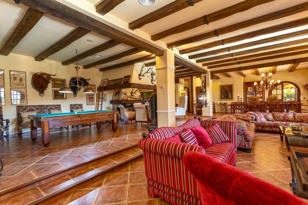 Casa Flores Con Piscina Interior Climatizada Alcaucín Eksteriør bilde