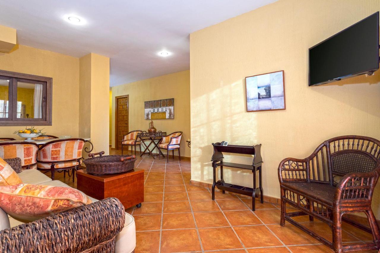 Casa Flores Con Piscina Interior Climatizada Alcaucín Eksteriør bilde