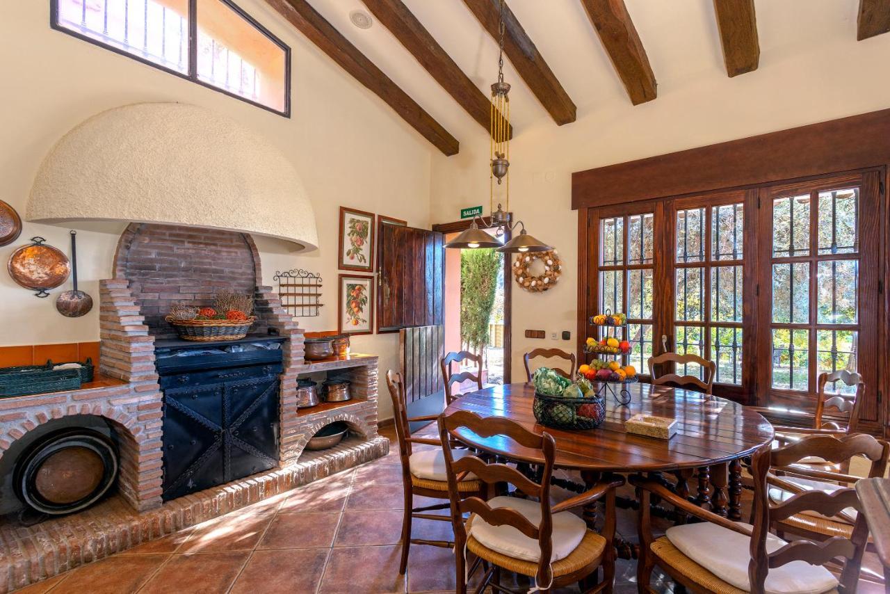 Casa Flores Con Piscina Interior Climatizada Alcaucín Eksteriør bilde