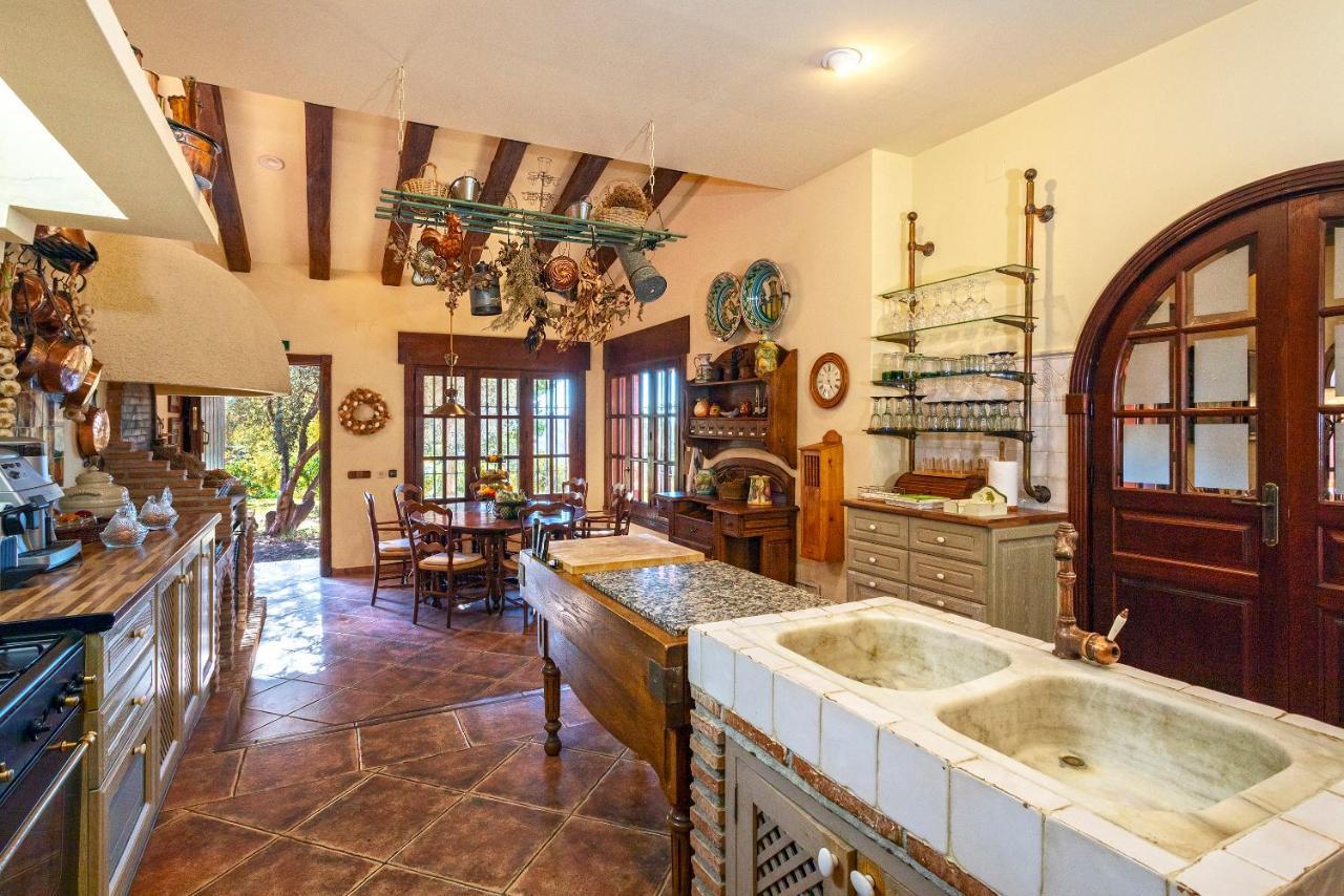 Casa Flores Con Piscina Interior Climatizada Alcaucín Eksteriør bilde
